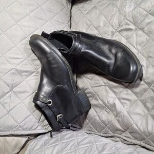 EUC Clarks Leather Ankle Boot Woman's Sized 11M